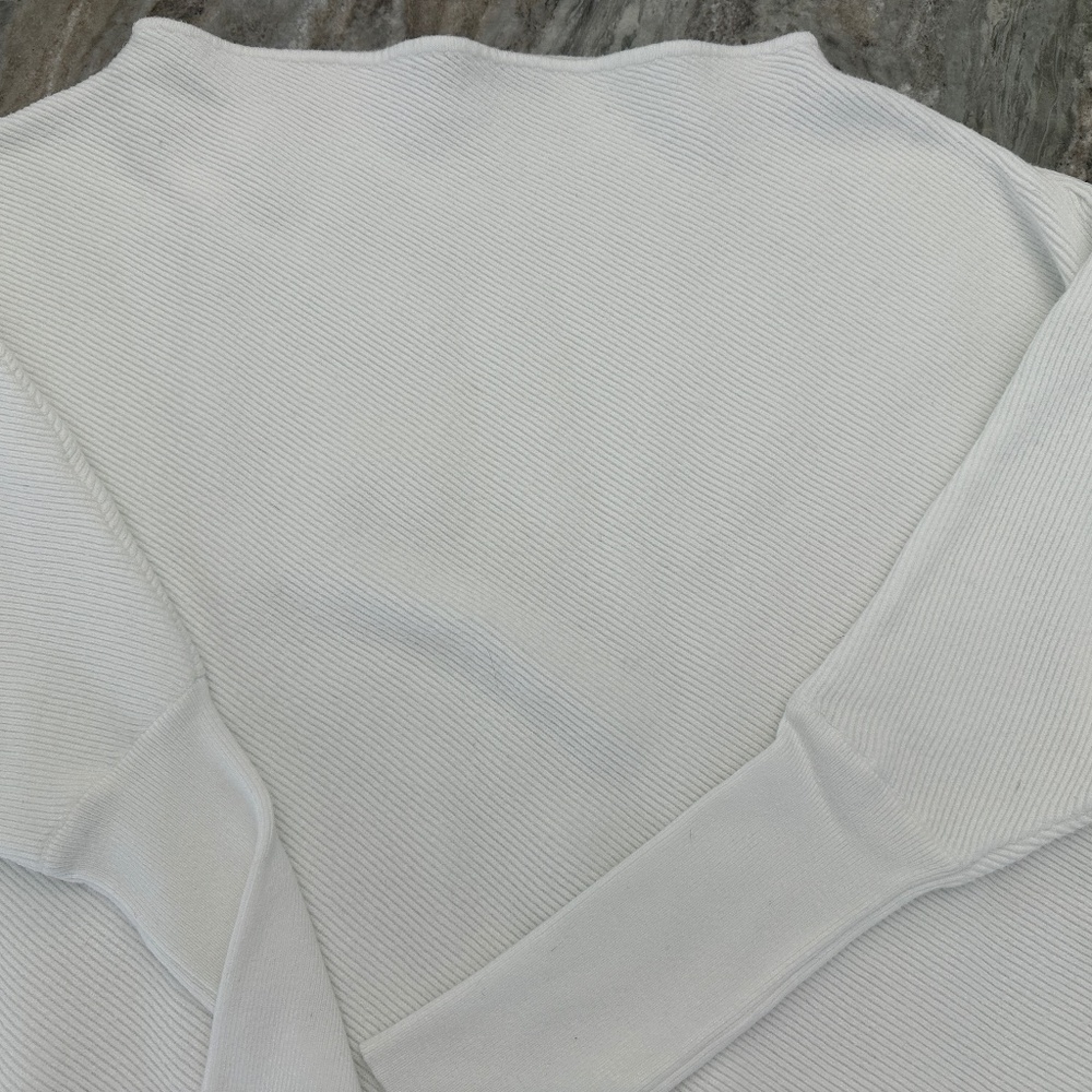 WHITE BOATNECK SWEATER